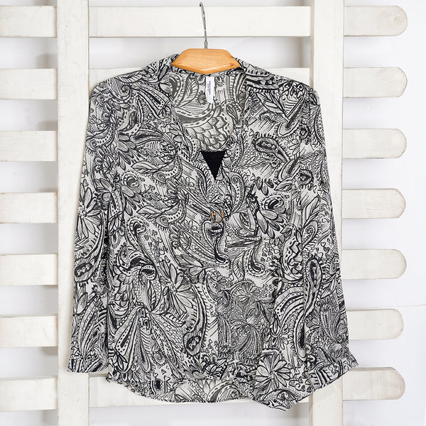 White & Black Casual Top